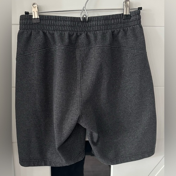 Men’s Old Navy Active Dynamic Fleece 4 Way Stretch Shorts- Size Small - Picture 2 of 5
